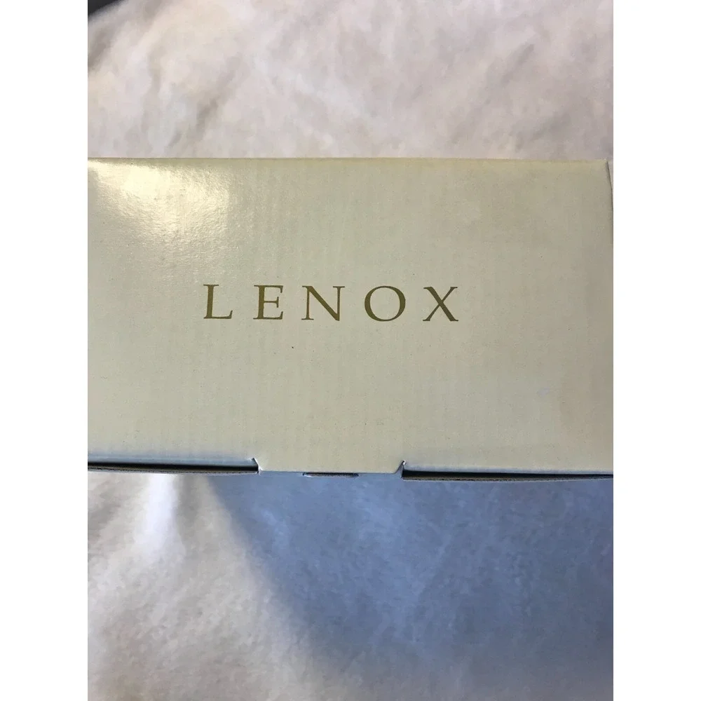 Vintage Lenox China Round Picture Frame Ivory and 24K Gold‎ Trim From Avon